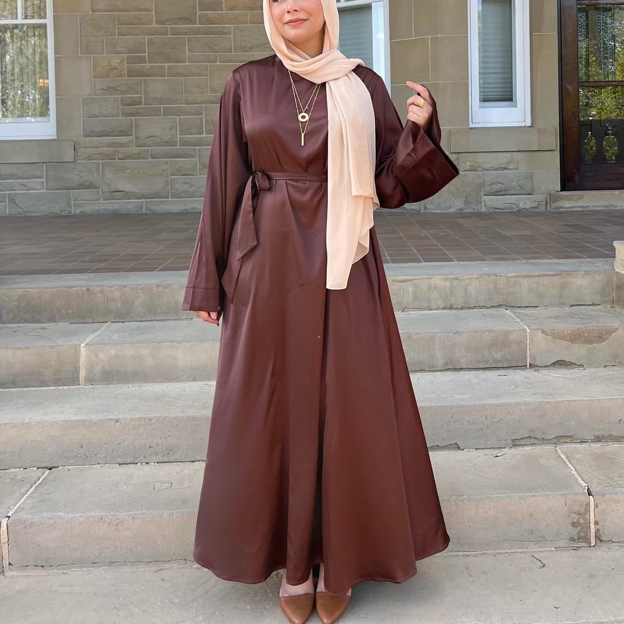 Islamic Clothing: Understanding Abayas Islamic Clothing: Understanding Abayas