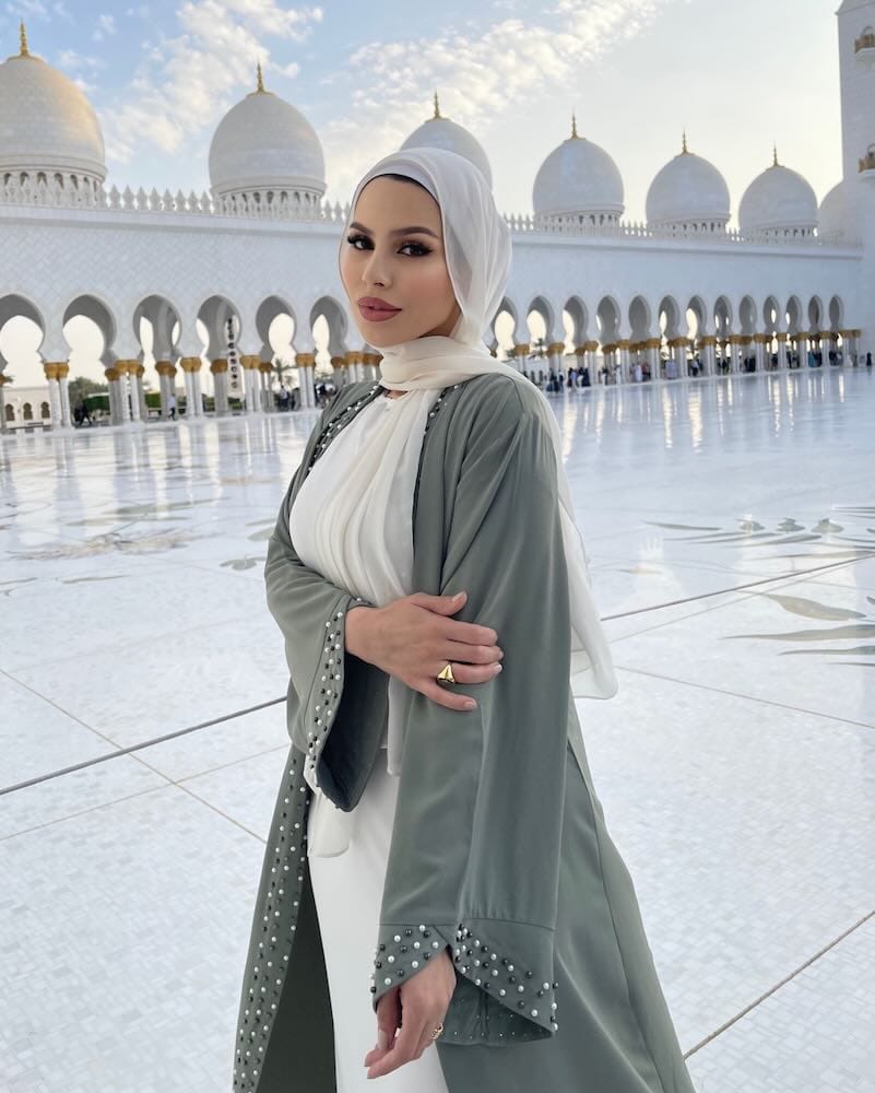 Amirah Pearl Abaya in Abu Dhabi Dubai Mosque