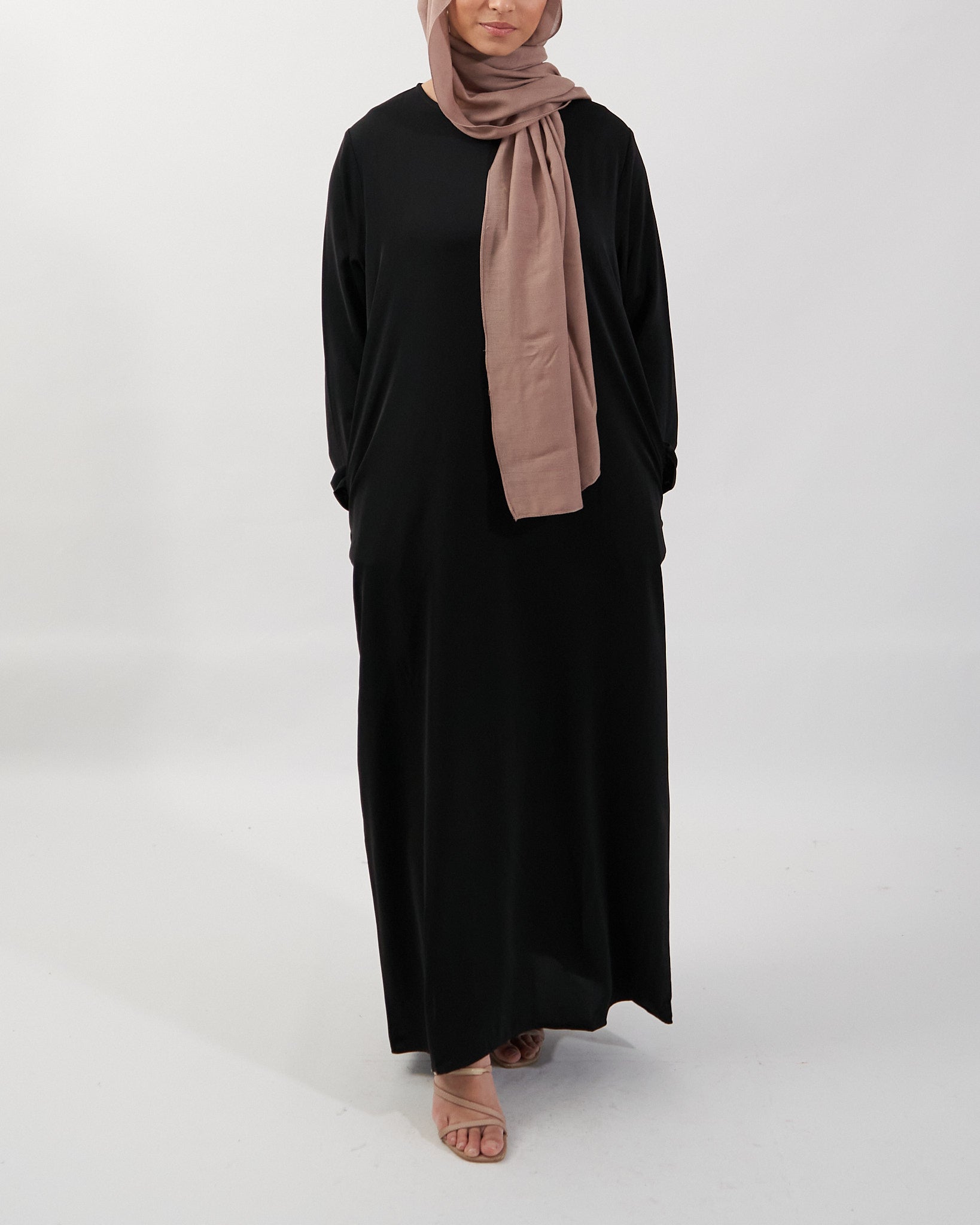 Essential Abaya - Black