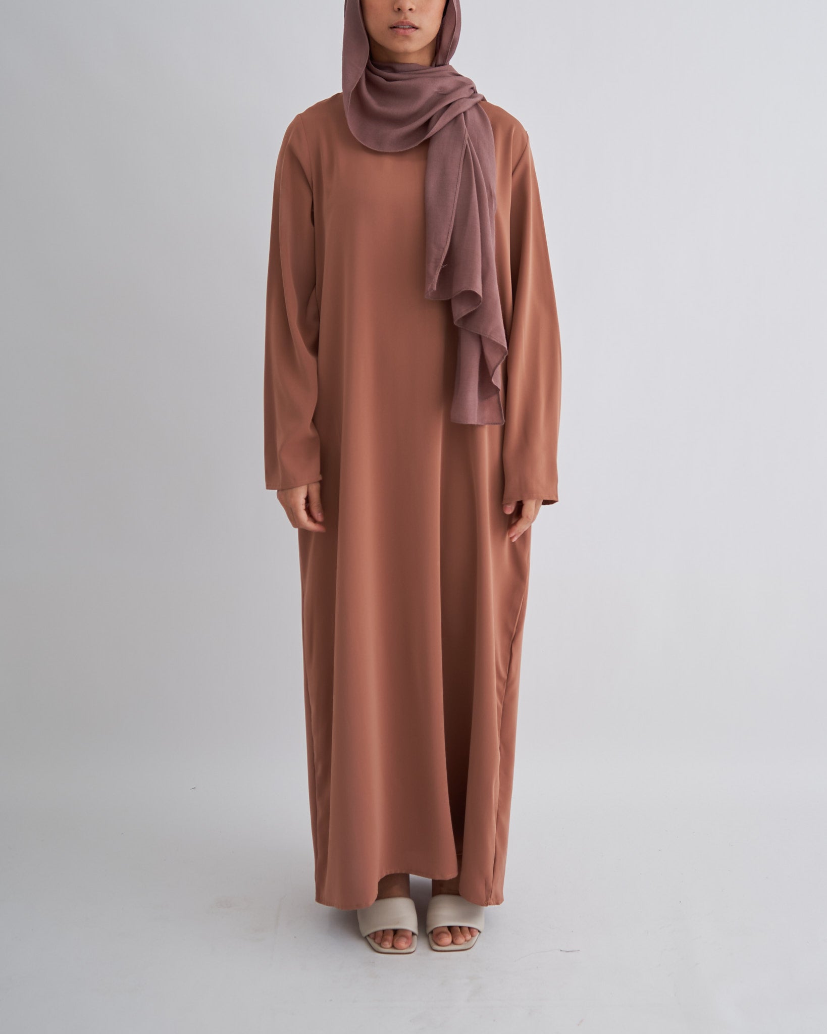 Essential Abaya - Brown