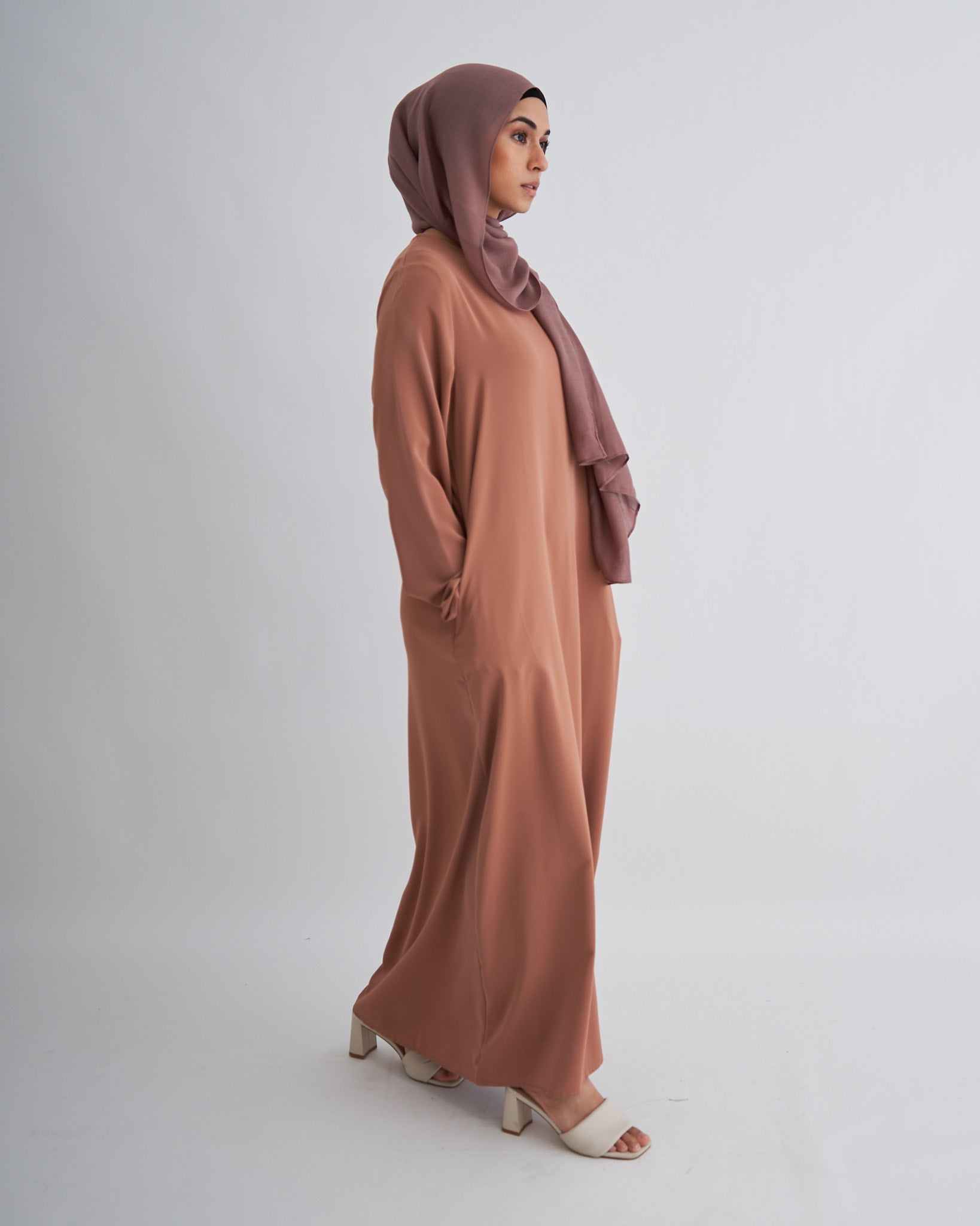 Essential Abaya - Brown