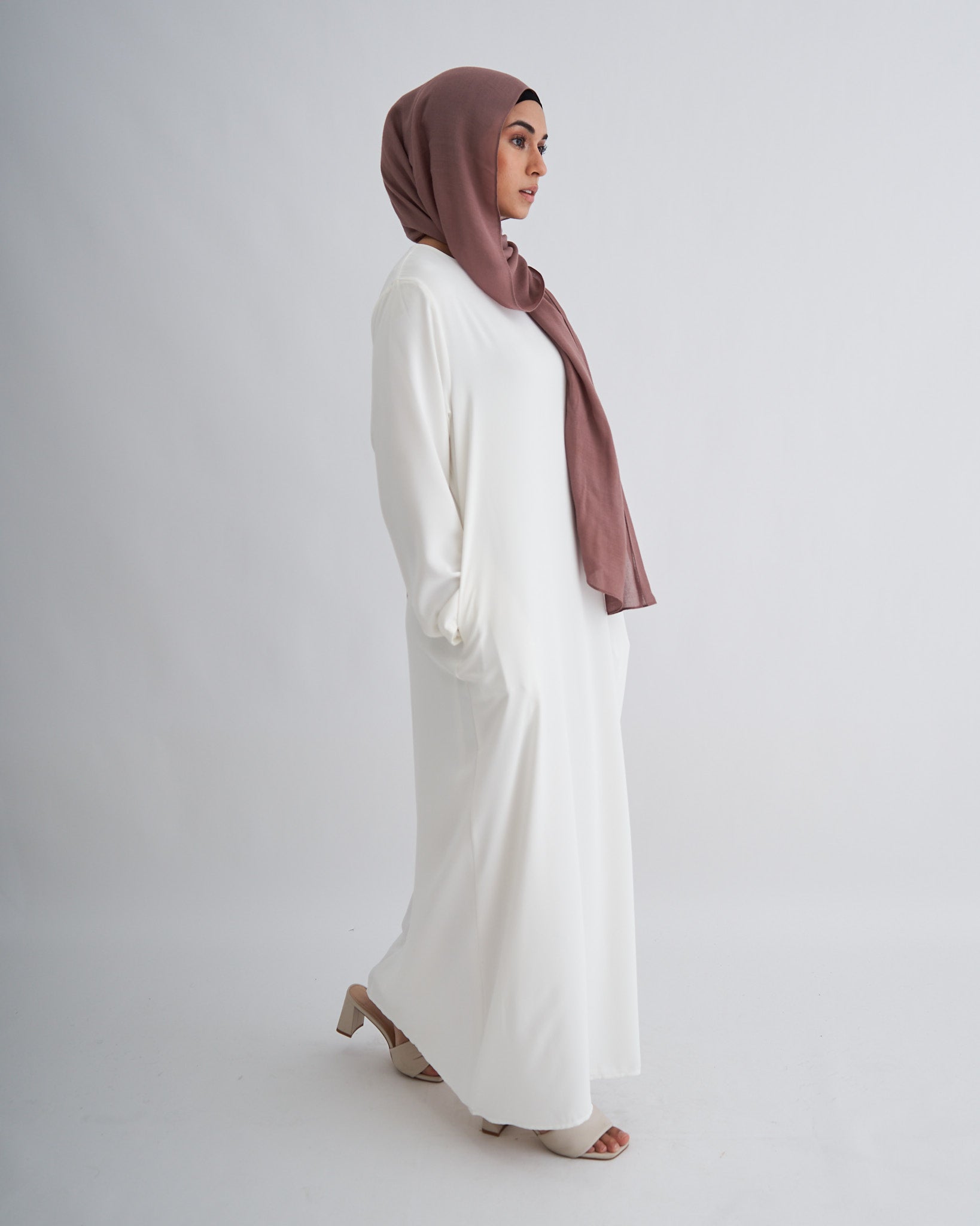 Essential Abaya - White