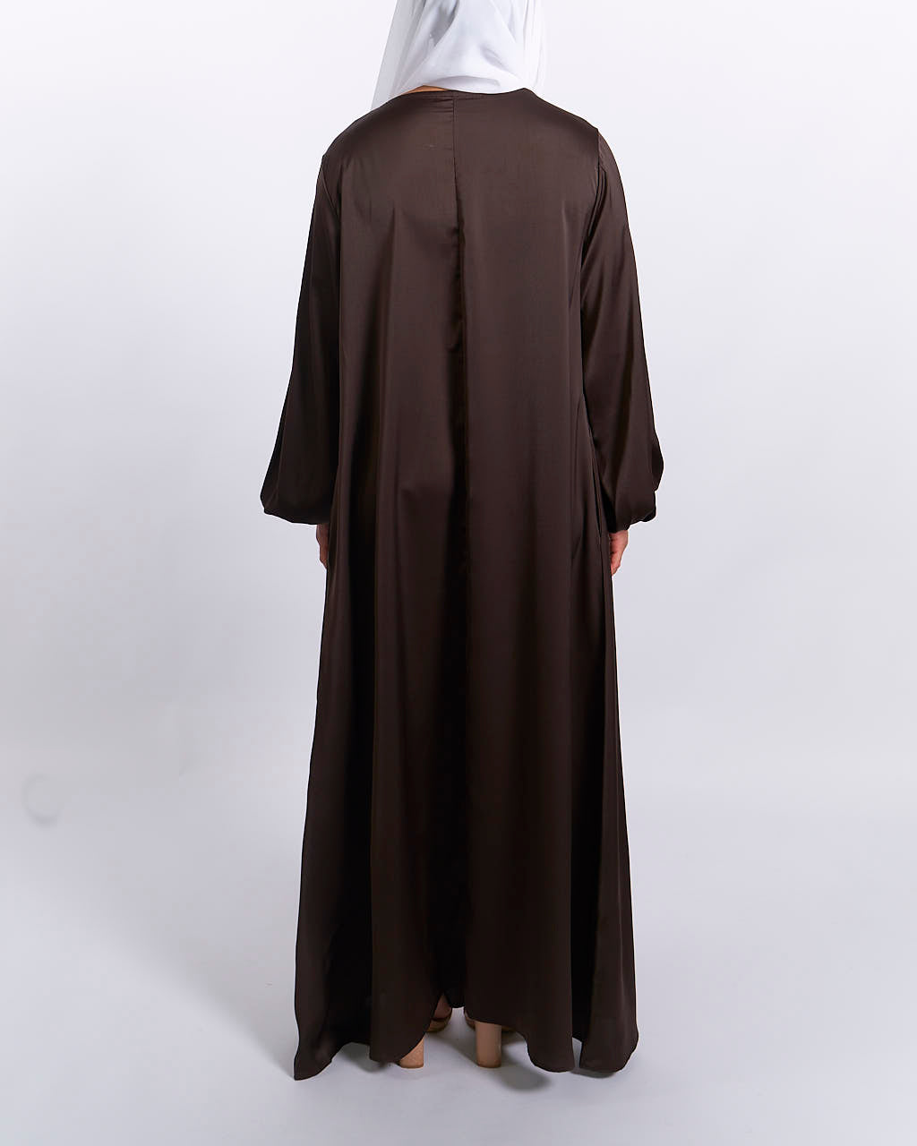 Jannah Satin-Abaya mit Bündchen – Kaffee