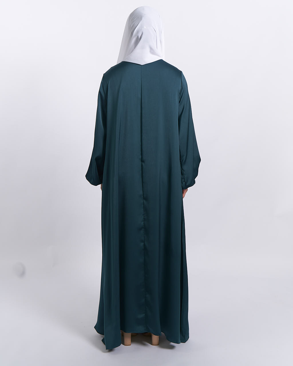 Jannah Satin-Abaya mit Bündchen – Smaragd