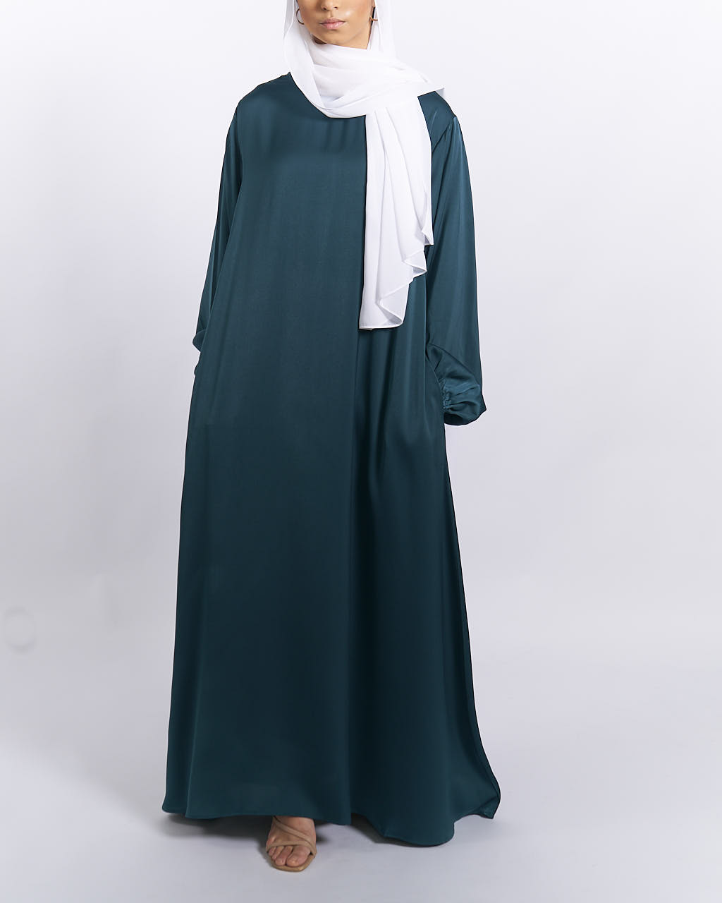Jannah Satin-Abaya mit Bündchen – Smaragd