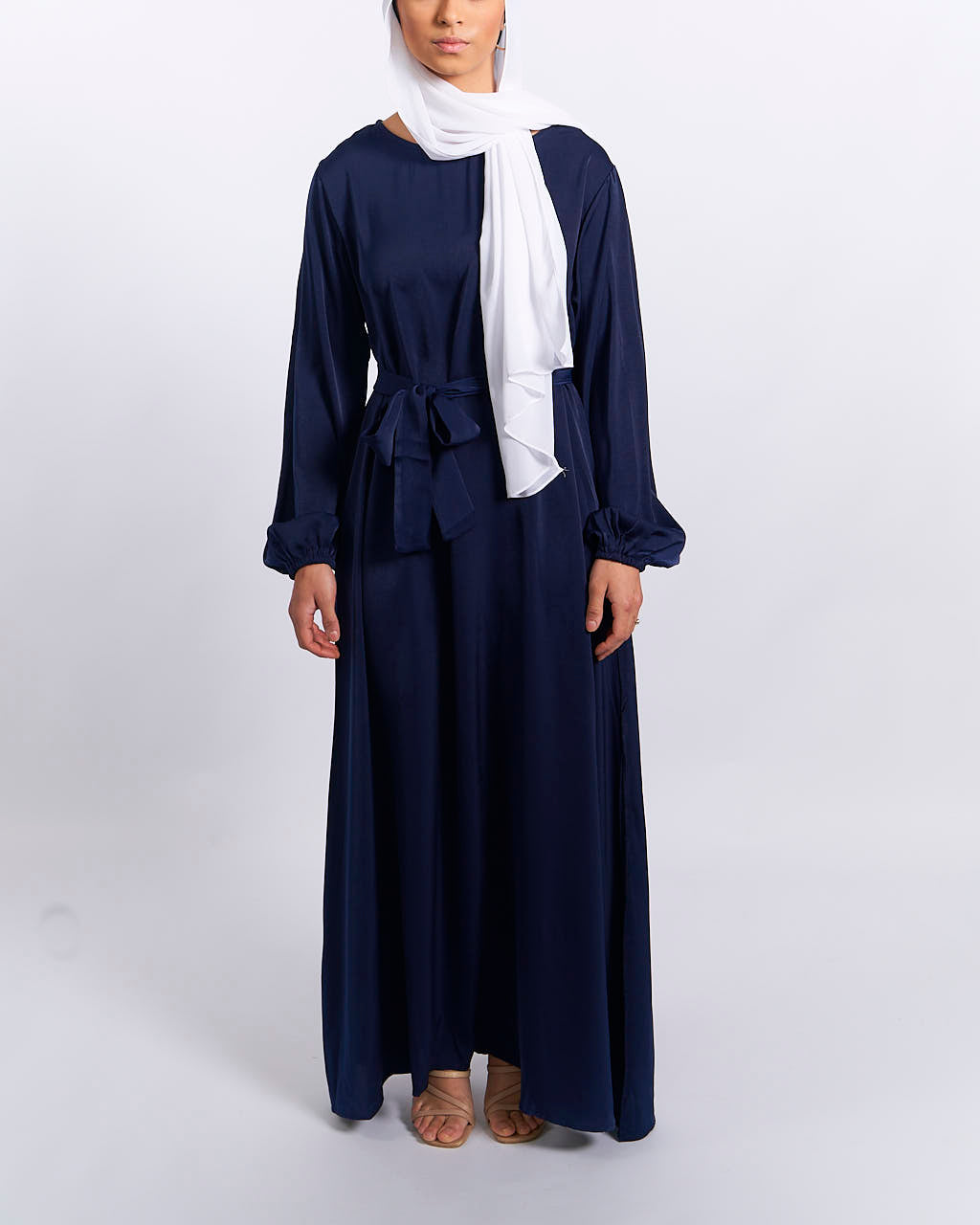 Jannah Satin-Abaya mit Bündchen – Marineblau