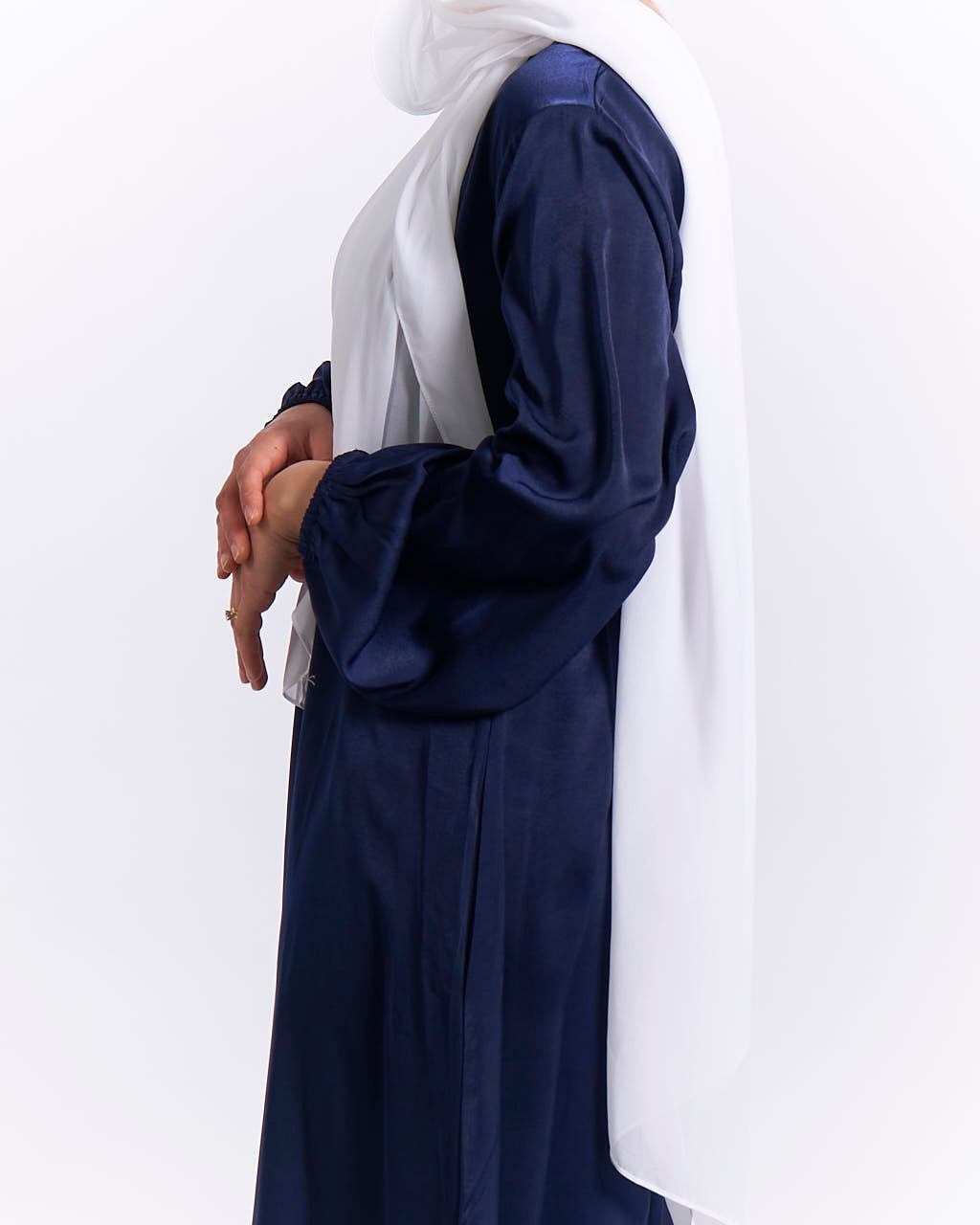 Jannah Satin-Abaya mit Bündchen – Marineblau