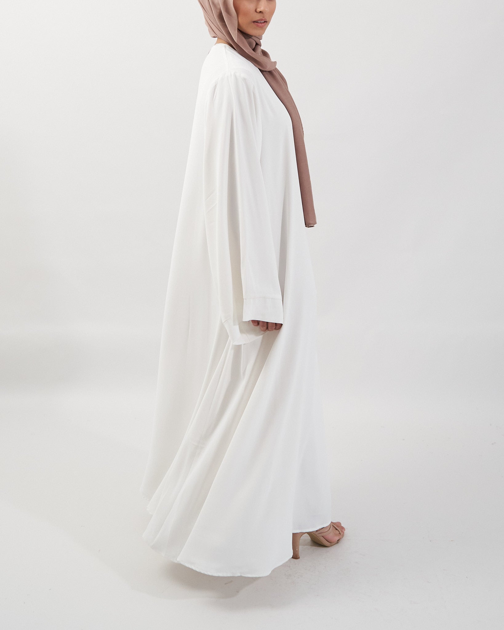 Khatijah Abaya - White Closed Abaya Fajr Noor