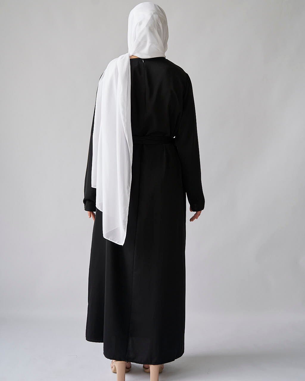 Essential Abaya - Black