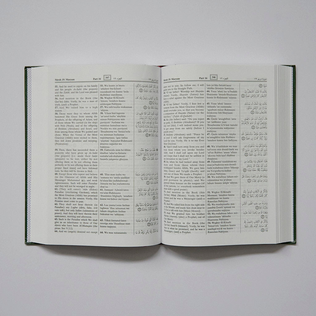 The Noble Quran - English Tranaliteration and Translation Quran Fajr Noor