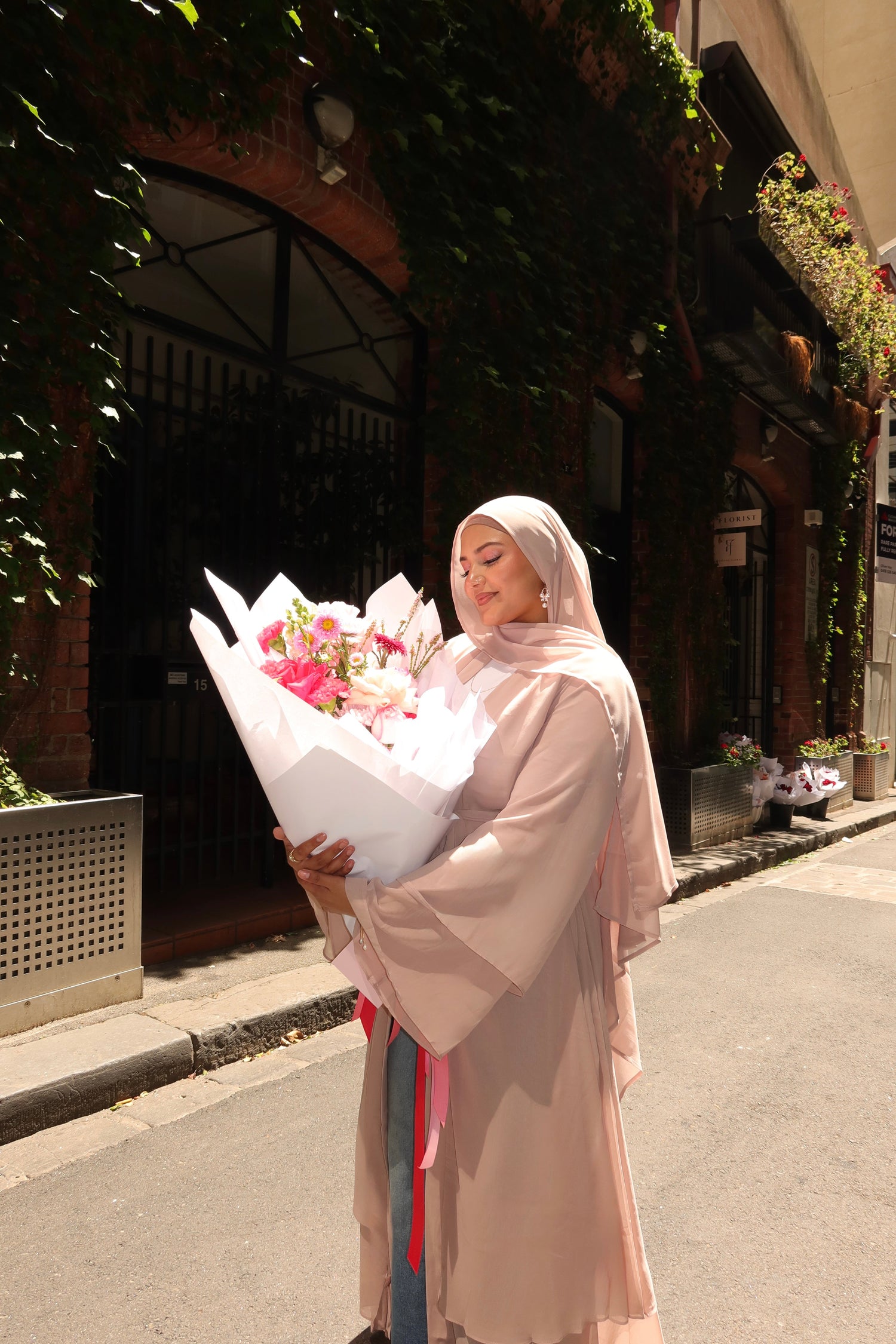 How to Style an Abaya | Outfit Ideas & Tips