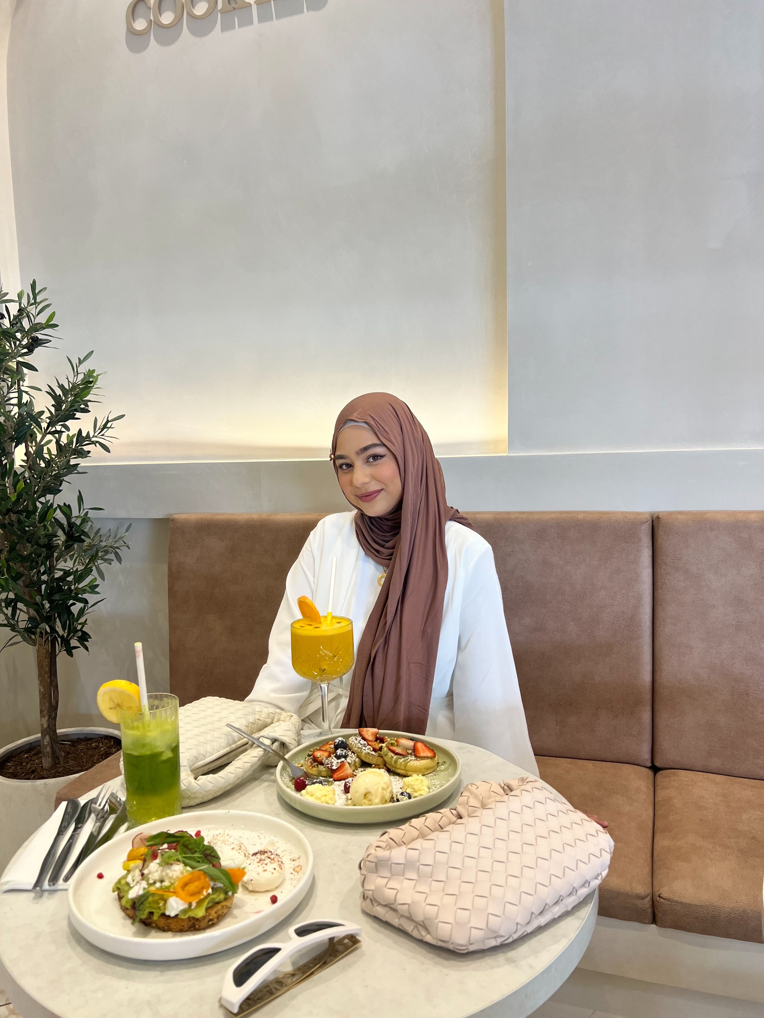 Aisha Abaya with Hijab - White