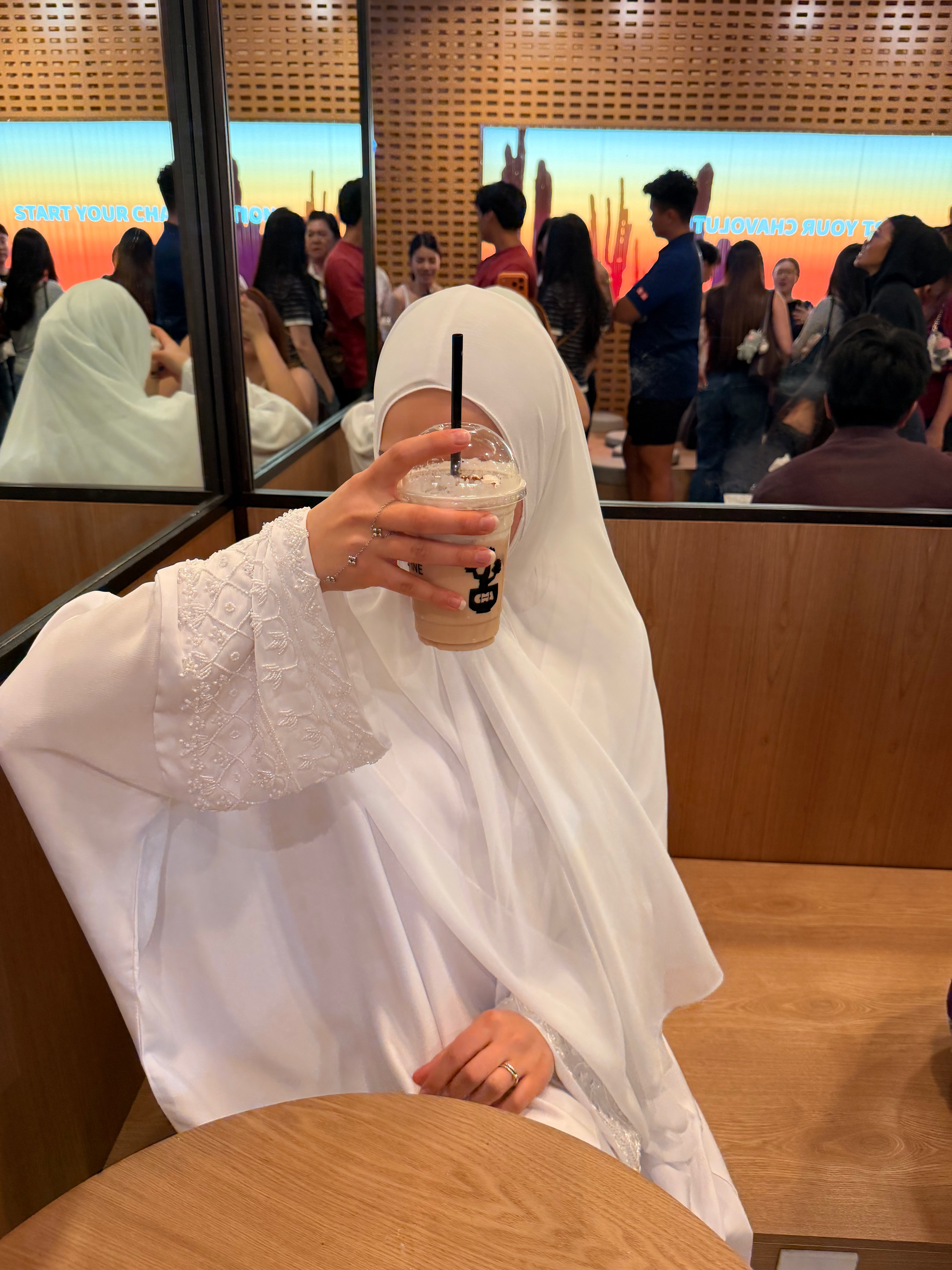 Maryam Eid Abaya - White