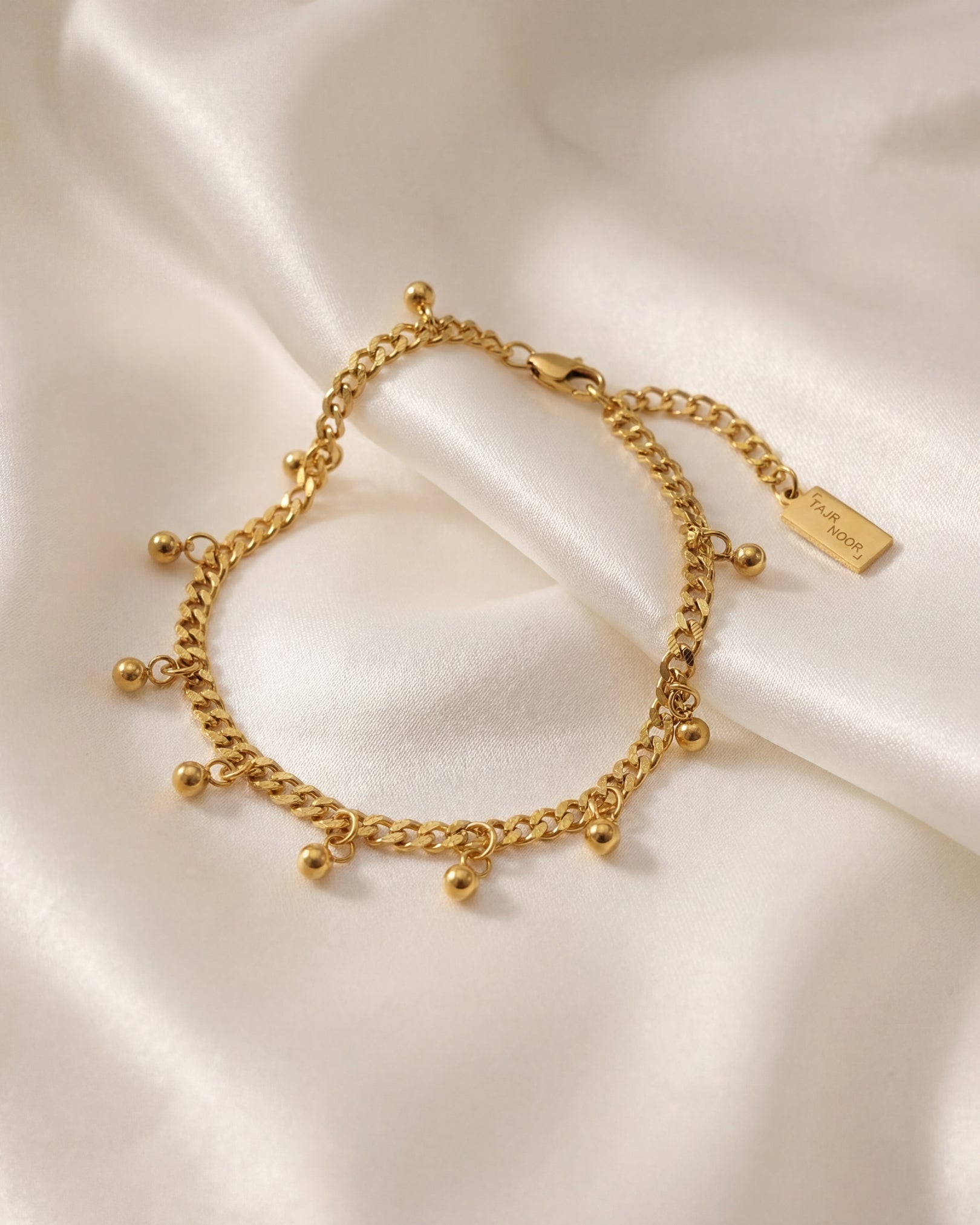 Dangling Dotted Bracelet