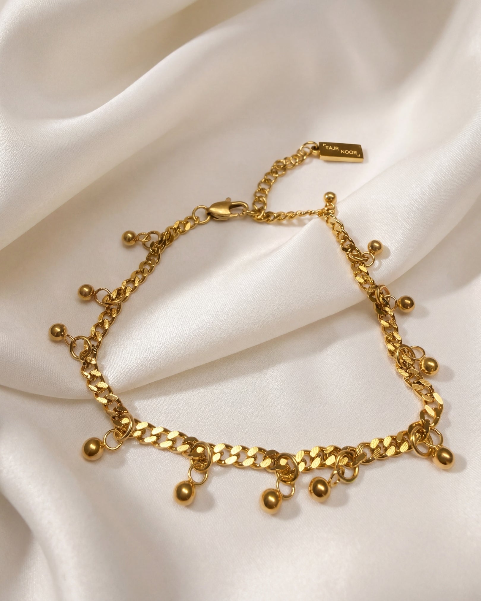 Dangling Dotted Bracelet