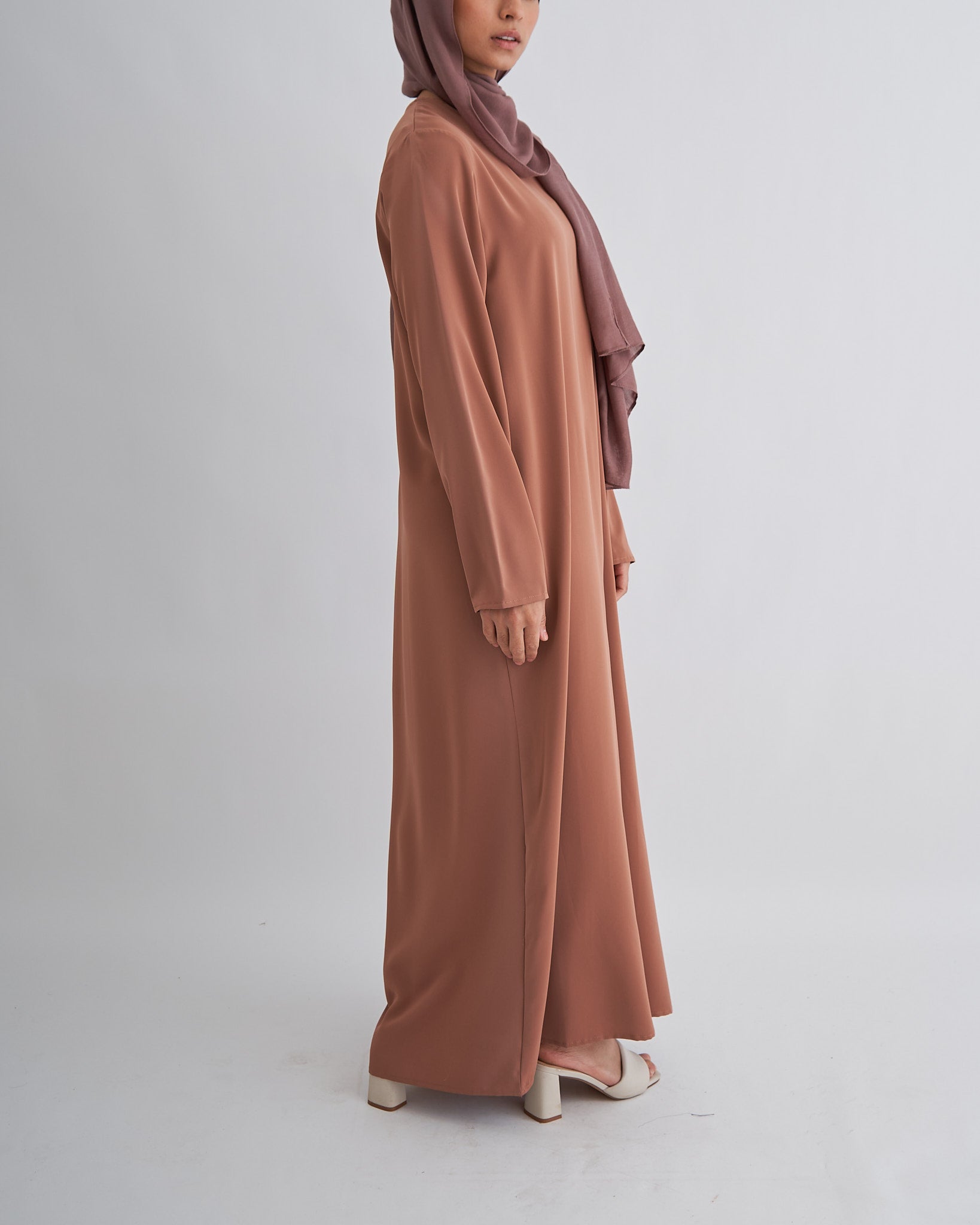 Essential Abaya with Pockets - Brown