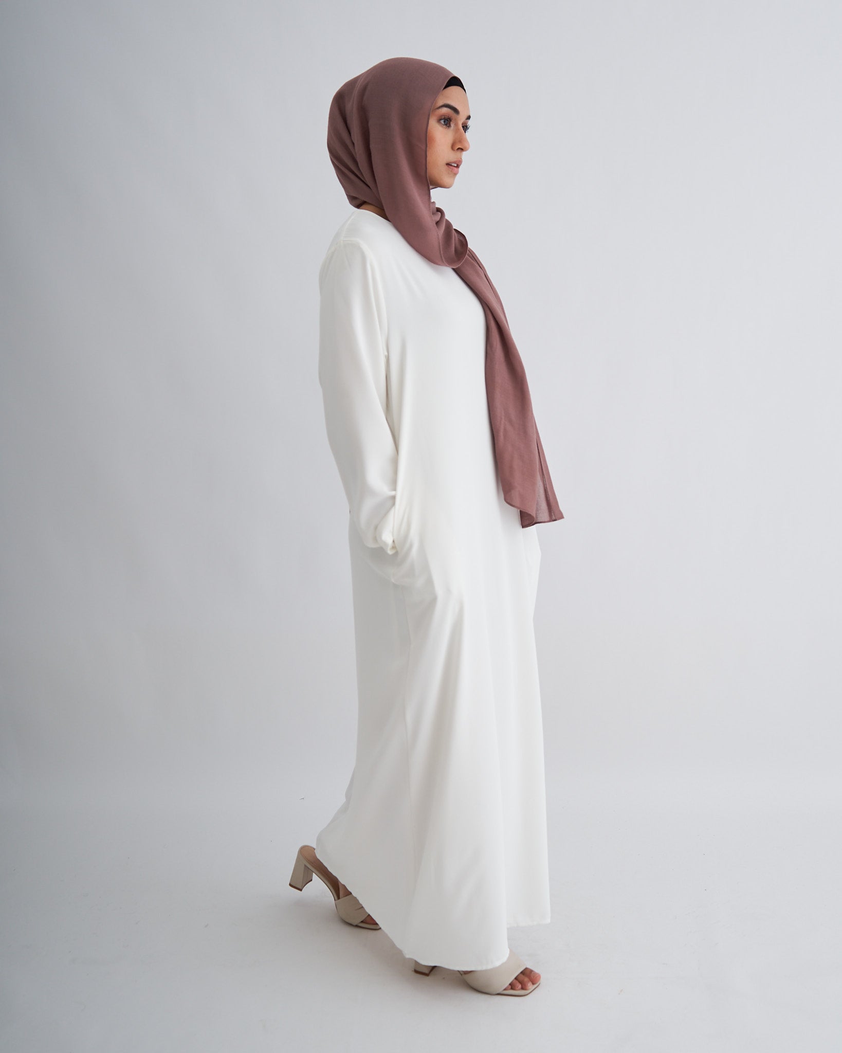 Essential Abaya with Pockets - White