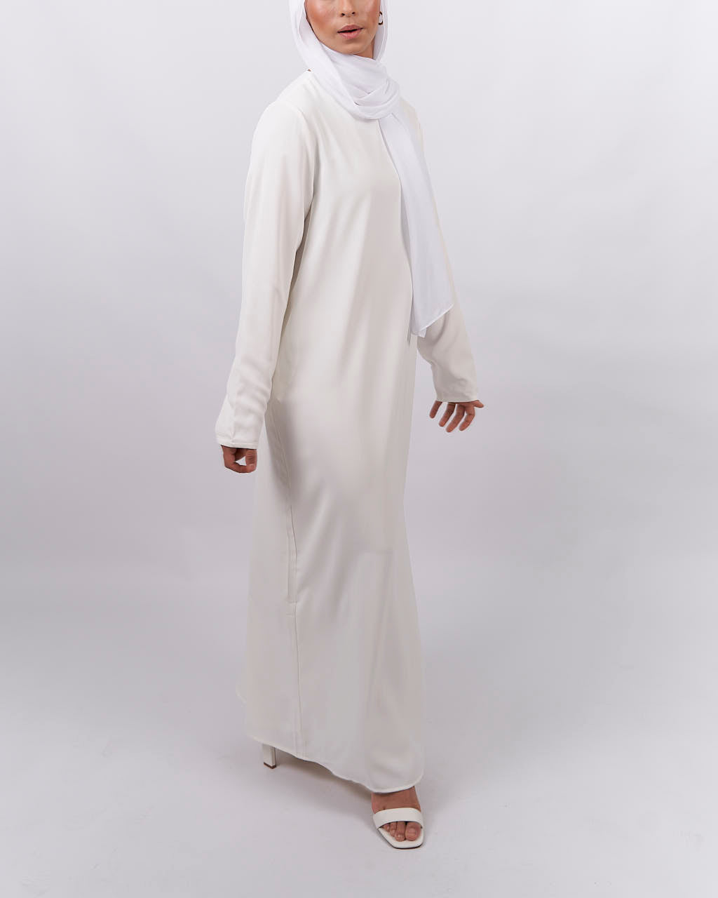 Essential Abaya - White