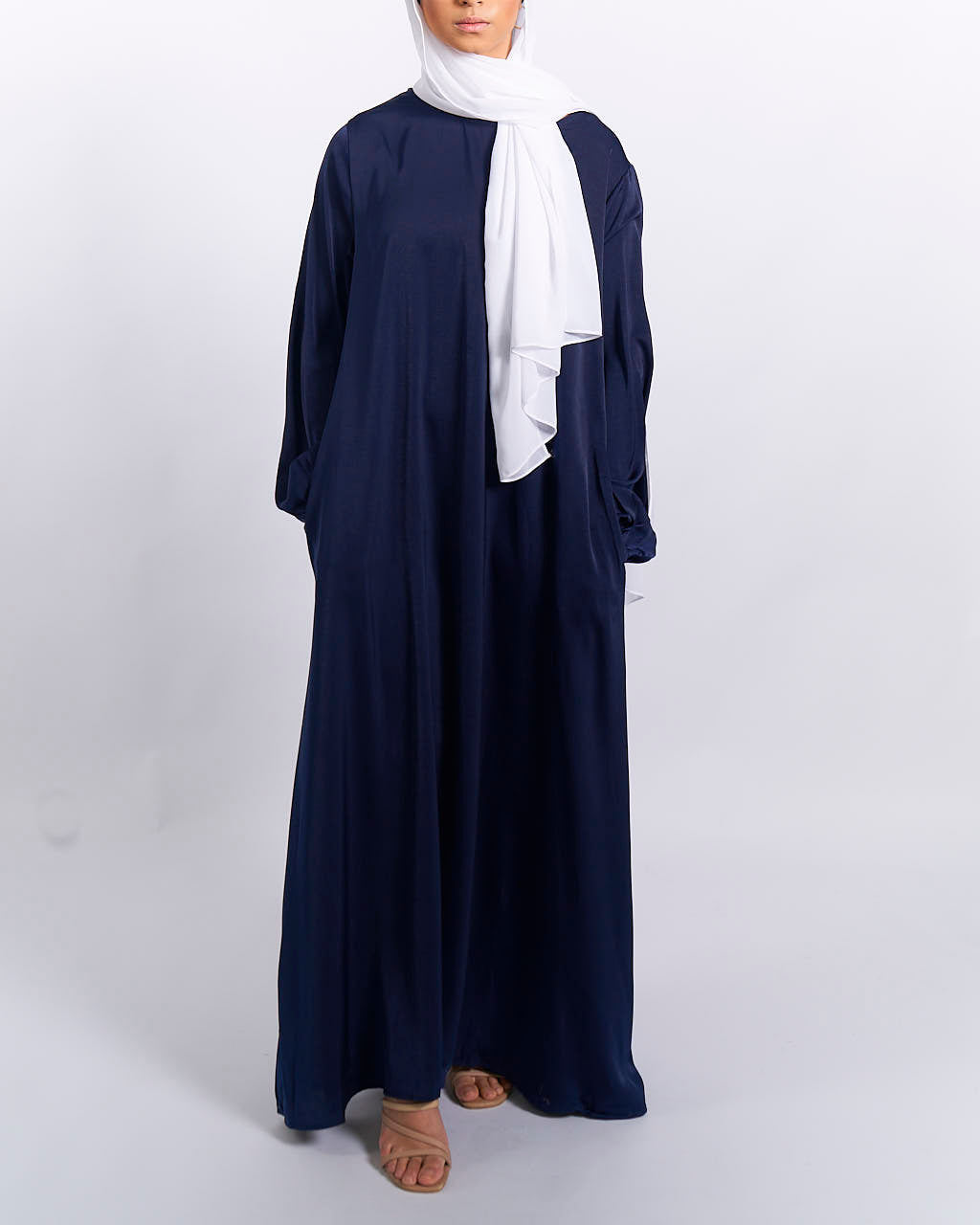 Jannah Satin-Abaya mit Bündchen – Marineblau