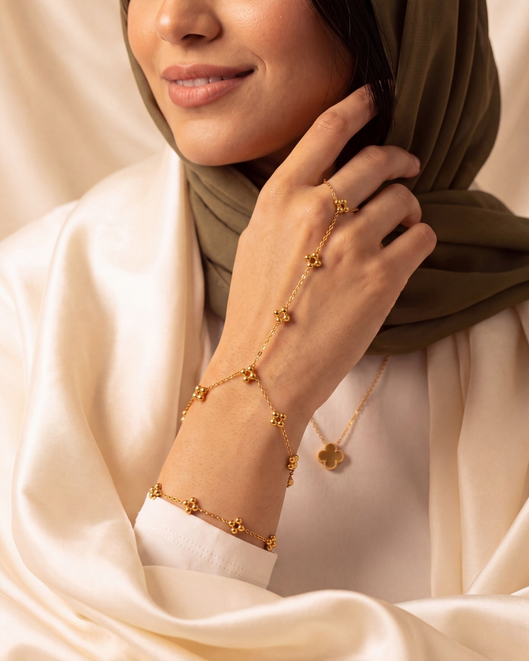 Zeenah Hand Chain Bracelet
