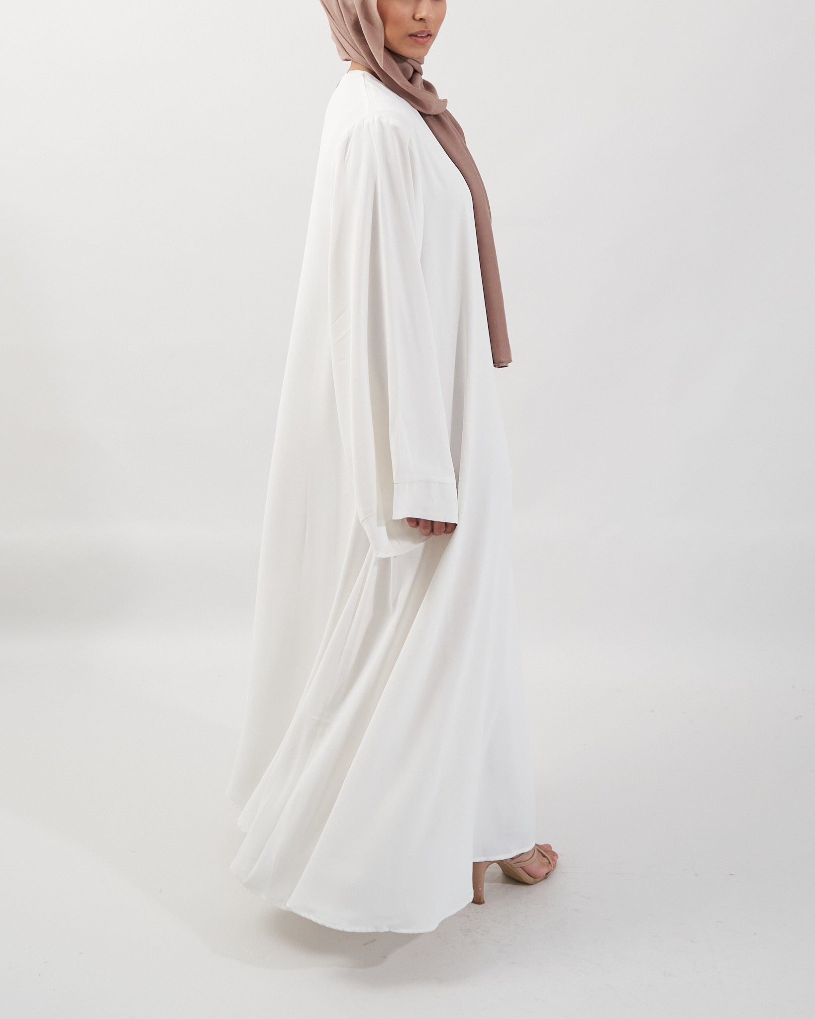 Khatijah Abaya - White Closed Abaya Fajr Noor 