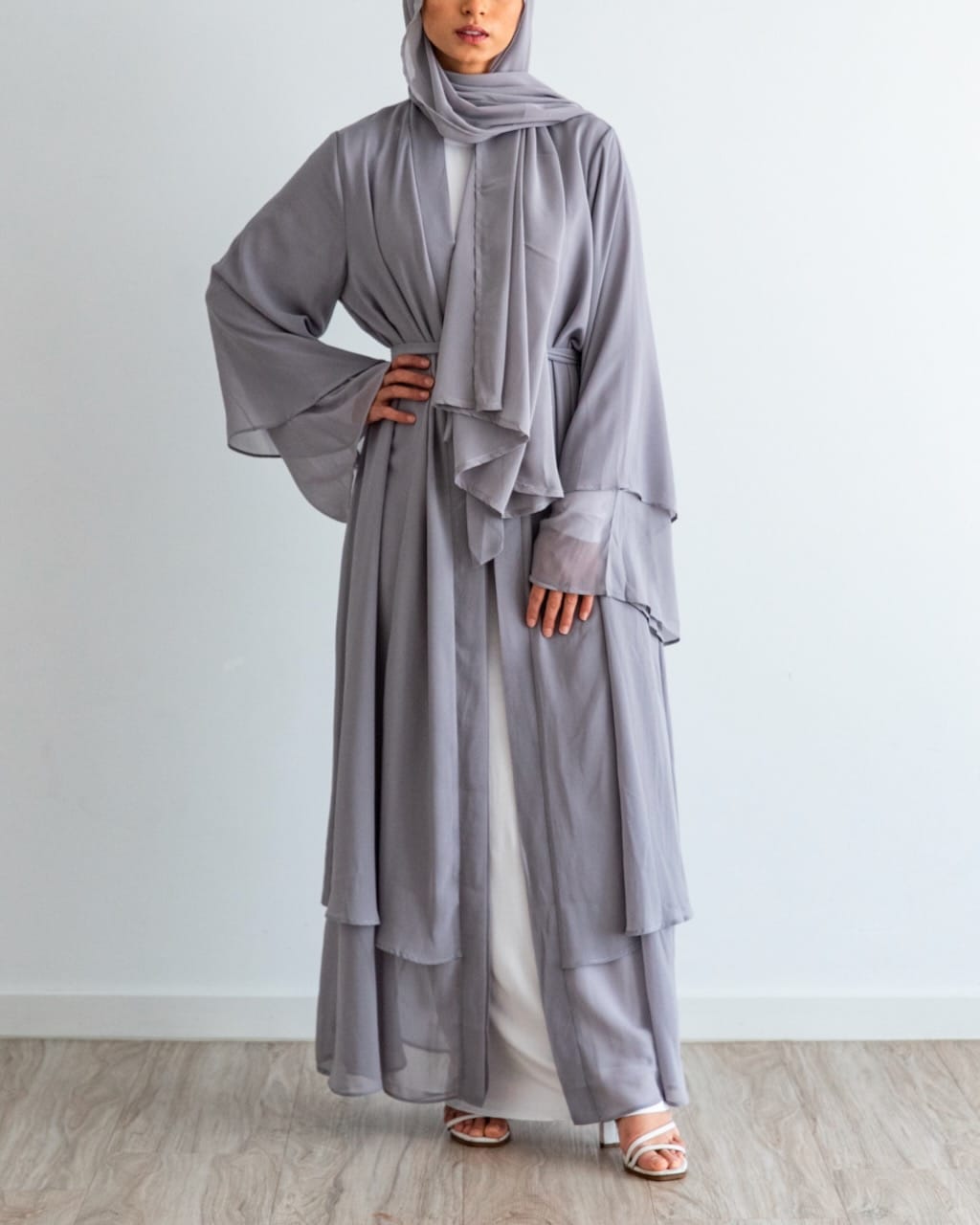 Aisha Abaya + Hijab – Silber
